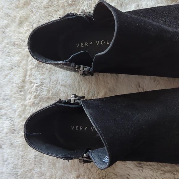 Very Volatile Womens Black Suede Leather Zip Up Ankle Booties Boots Size 8.5 - Picture 3 of 8